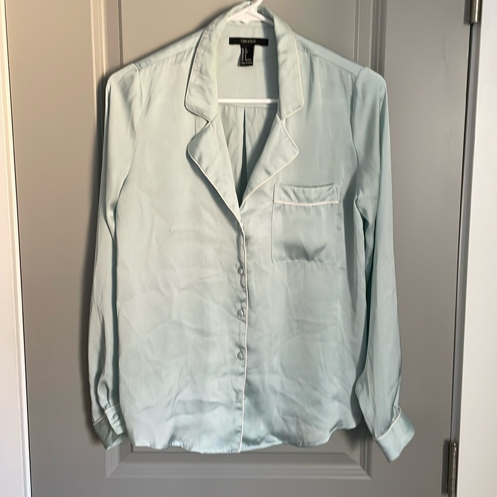 Forever 21 size small/petite pajama blouse, baby blue